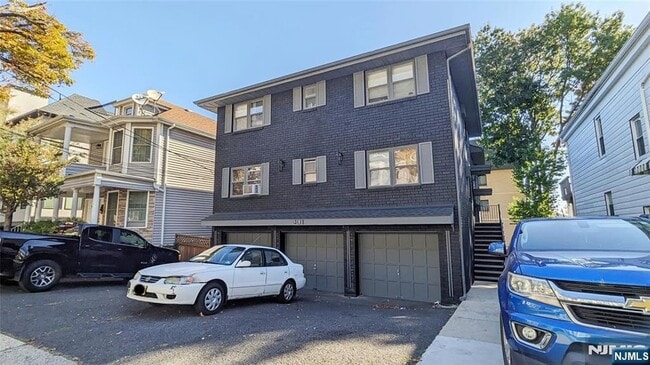 property at 401 Undercliff Ave