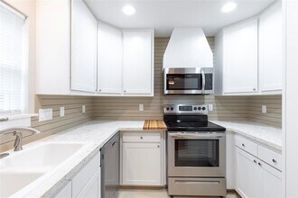 640 Columbia St in Houston, TX - Building Photo - Building Photo