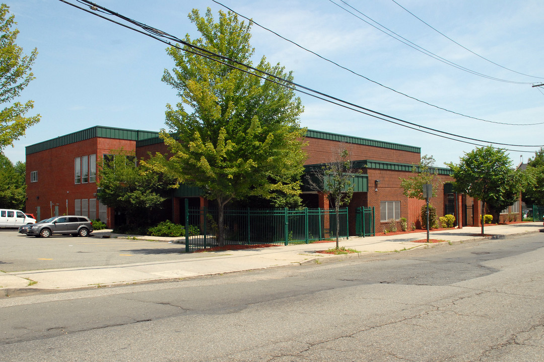 Christopher Hope Homes in Paterson, NJ - Foto de edificio