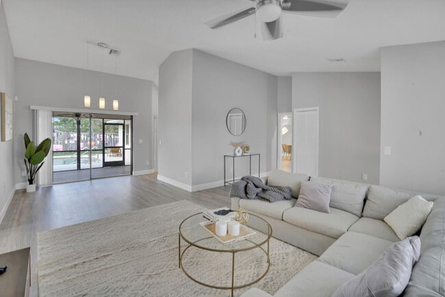13834 Geranium Pl in Wellington, FL - Building Photo - Building Photo