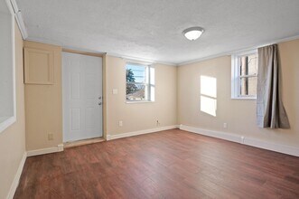 560-562 37th Ave NE in Minneapolis, MN - Building Photo - Building Photo