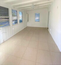50 SE 13th St-Unit -1 in Dania Beach, FL - Building Photo - Building Photo