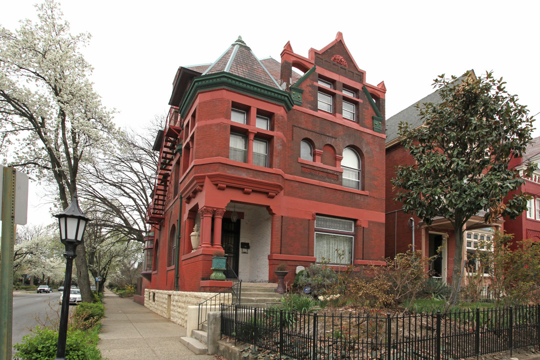 200 Ormsby Ave in Louisville, KY - Building Photo