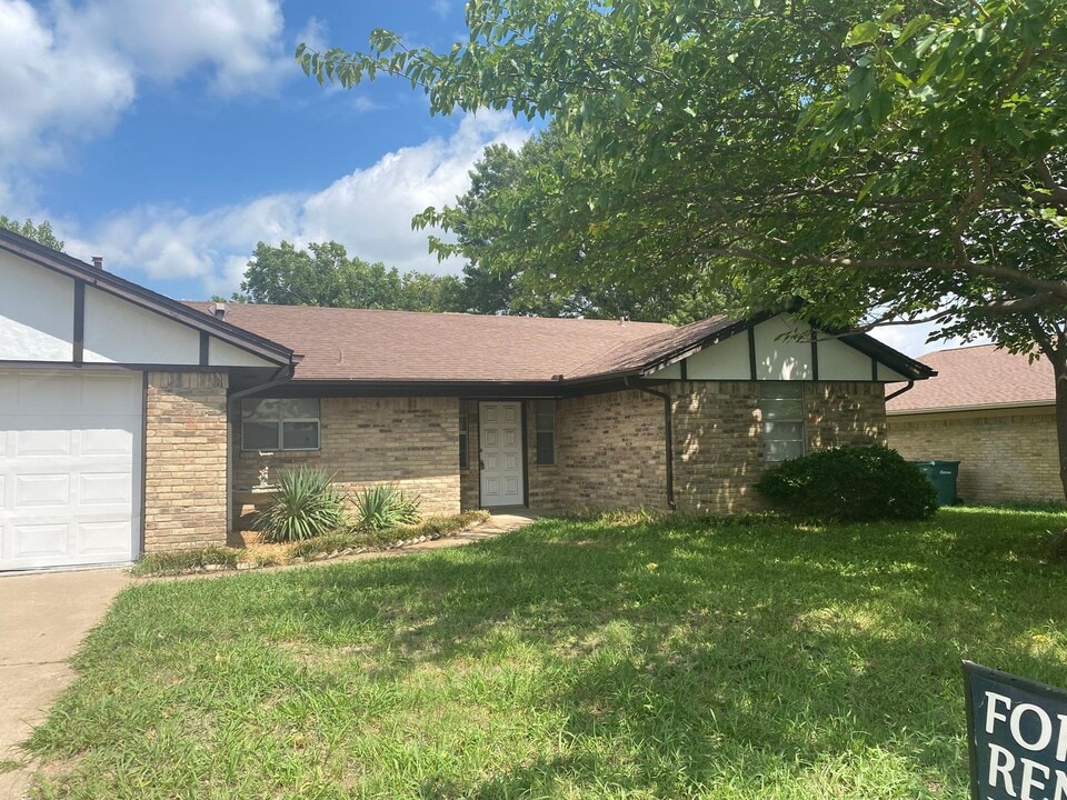 1501 La Salle Dr in Sherman, TX - Building Photo