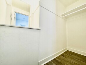 979 S Oxford Ave, Unit 106A in Los Angeles, CA - Foto de edificio - Building Photo