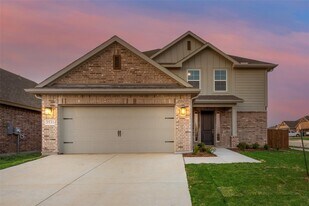 3531 Columbus St in Gainesville, TX - Building Photo