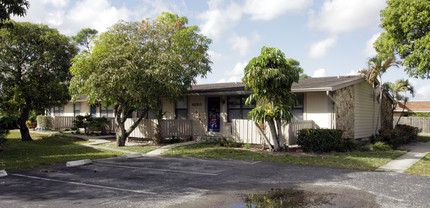 Springtree Apartments in West Palm Beach, FL - Foto de edificio - Building Photo