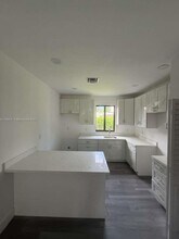 1779 NW 93rd St in Miami, FL - Foto de edificio - Building Photo