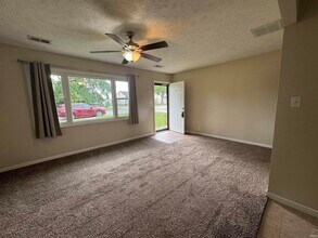 5205 Warren Dr in Evansville, IN - Building Photo - Building Photo