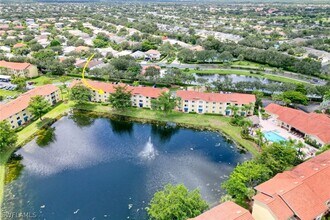 8294 Key Royal Cir in Naples, FL - Foto de edificio - Building Photo