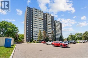 225 Harvard Pl in Waterloo, ON - Building Photo