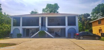 2410 Fox Hollow Dr in Titusville, FL - Building Photo