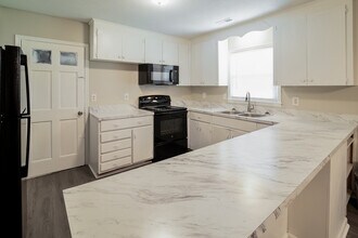 2 Summit Ave in Goose Creek, SC - Building Photo - Building Photo
