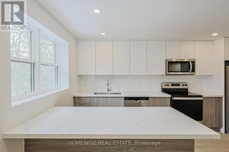 100 Liberty St N in Clarington, ON - Building Photo - Building Photo