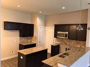 906 Skyview Dr in Midlothian, TX - Building Photo - Building Photo