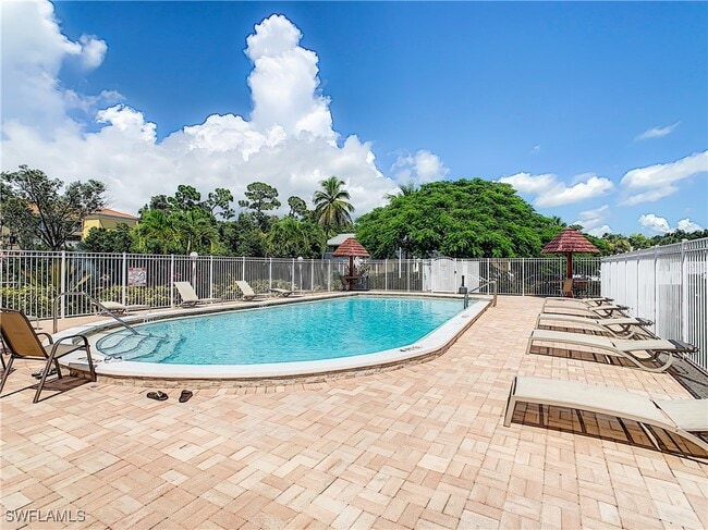 4625 Bayshore Dr in Naples, FL - Building Photo - Building Photo