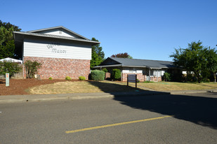 Uglow Manor in Dallas, OR - Building Photo