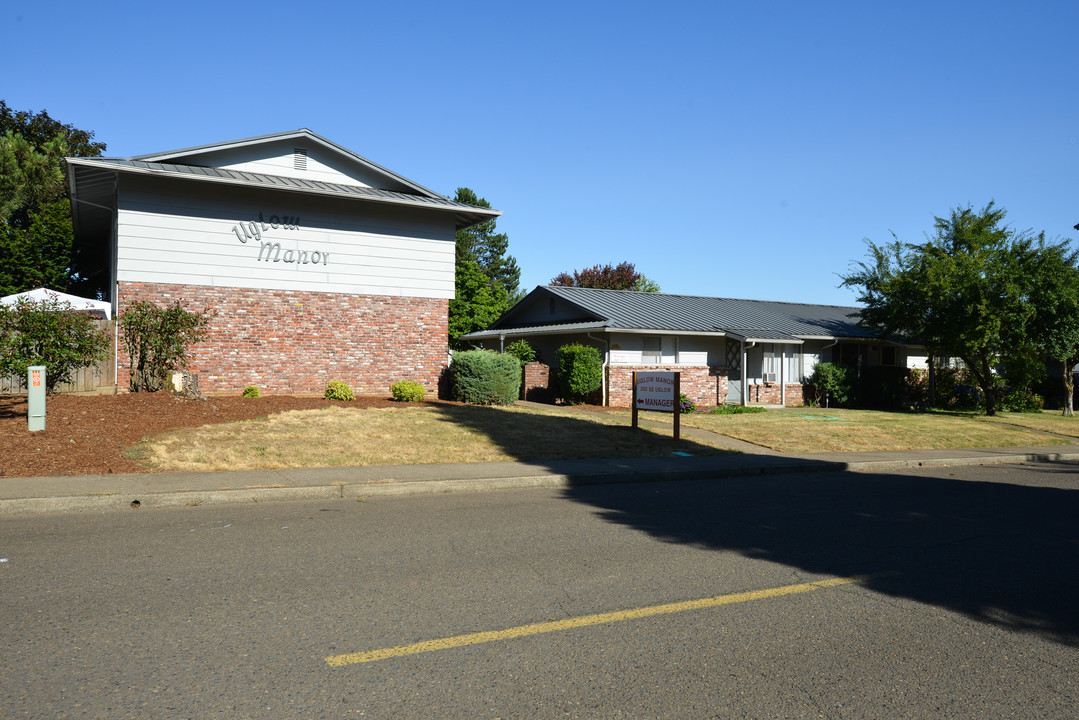 Uglow Manor in Dallas, OR - Foto de edificio