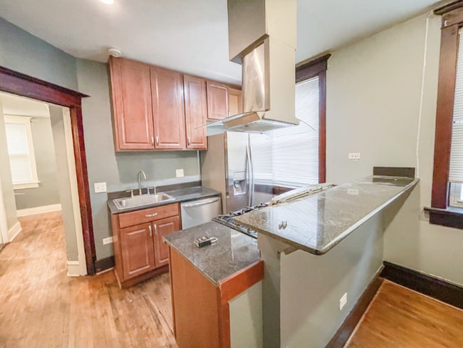 2825 N Francisco Ave in Chicago, IL - Building Photo - Building Photo