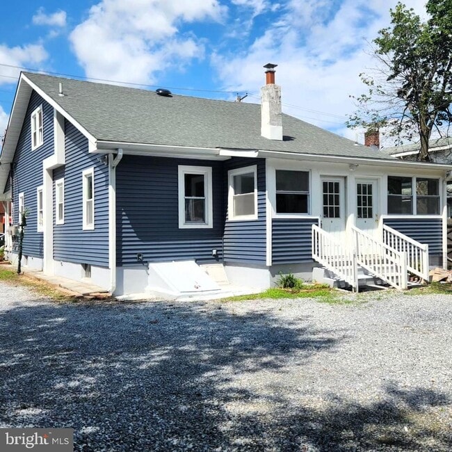 property at 993 W Park Ave