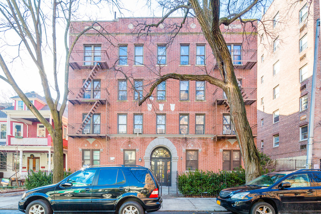 398 E 18th St in Brooklyn, NY - Building Photo - Primary Photo