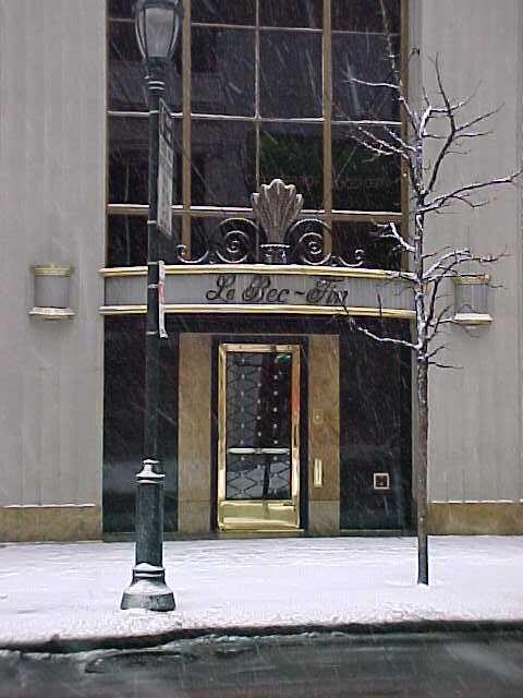 1523 Walnut St in Philadelphia, PA - Building Photo