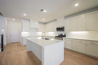 9455 Speaker Dr in Frisco, TX - Building Photo - Building Photo