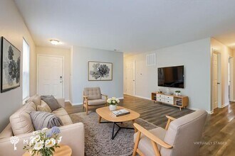 2276 Providence Ct, Unit 301-118 in Greenwood, IN - Foto de edificio - Building Photo