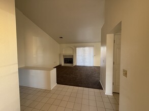 9028 Starmount Dr in Las Vegas, NV - Building Photo - Building Photo