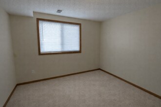 10563 Martin St NW in Coon Rapids, MN - Building Photo - Building Photo