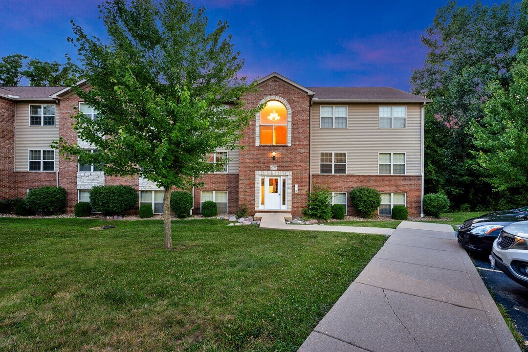 2720 W Willowlake Dr in Peoria, IL - Building Photo