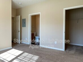 1104 Lighthouse Dr in Jeffersonville, IN - Building Photo - Building Photo