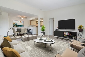 Country Villas in Oceanside, CA - Building Photo - Building Photo