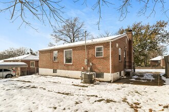 1086 Wilshire Ave in University City, MO - Building Photo - Building Photo