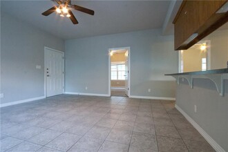 2307 Leon St, Unit 203 in Austin, TX - Building Photo - Building Photo