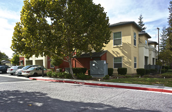 Villa Solera in San Jose, CA - Building Photo - Building Photo