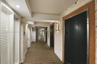 801 Brickell Key Blvd in Miami, FL - Building Photo - Building Photo
