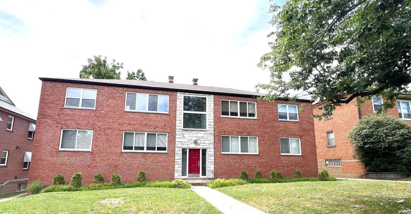 8728 Delmar Blvd, Unit 1W in St. Louis, MO - Building Photo