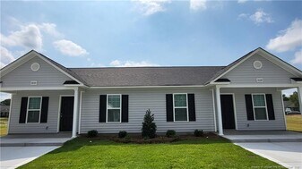 1101 Woodridge Dr in Lumberton, NC - Building Photo