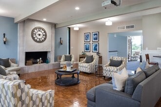Harbour Lights Resort Apartments in Huntington Beach, CA - Building Photo - Building Photo
