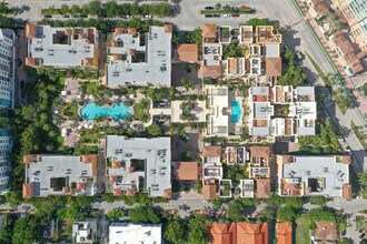 The Courts at South Beach in Miami Beach, FL - Foto de edificio - Building Photo