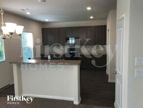 6630 Blimp Base Blvd in Hitchcock, TX - Building Photo - Building Photo