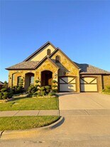 701 Sendero Rd in Arlington, TX - Building Photo