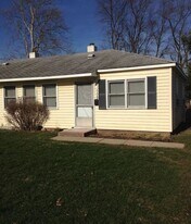 1406 E Michigan Ave in Urbana, IL - Building Photo