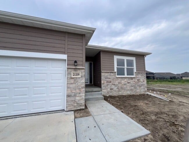 property at 21209 Grand Ave