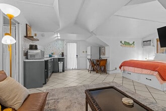 912 Little Bay Ave in Norfolk, VA - Building Photo - Building Photo