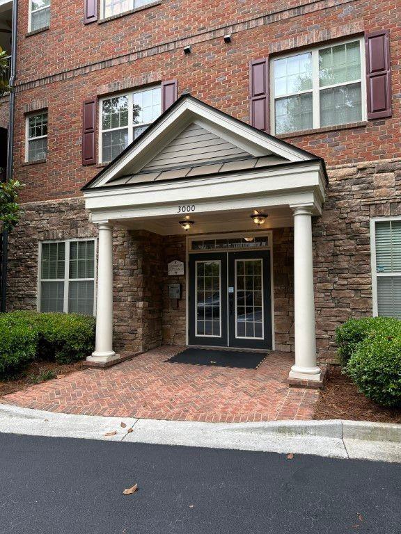2300 Peachford Rd in Atlanta, GA - Foto de edificio - Building Photo