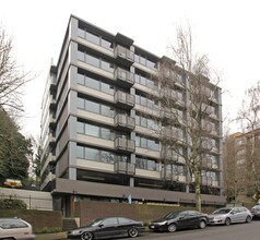 Four Seasons Condominiums in Portland, OR - Foto de edificio - Building Photo