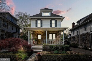 217 Wayne Ave in Narberth, PA - Building Photo