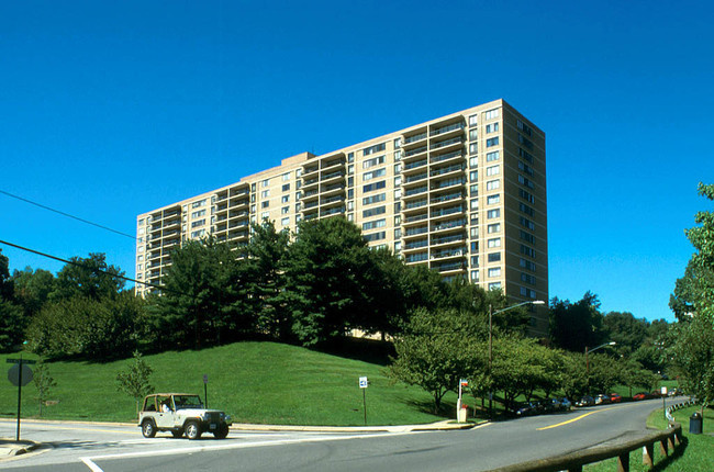 Place One Condominium in Alexandria, VA - Building Photo - Building Photo